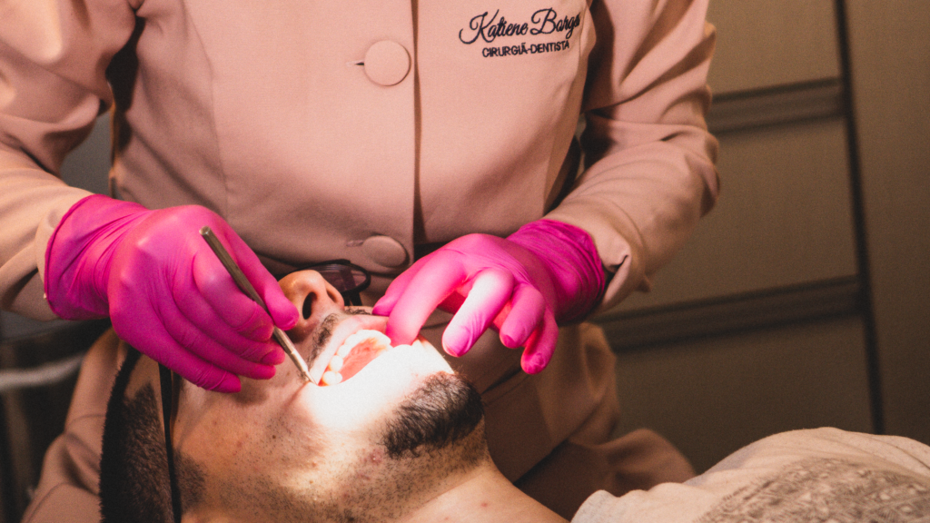 Limpeza Dentária Profissional: prevenção de doenças bucais